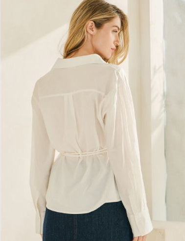 Camisa con liston a la cintura